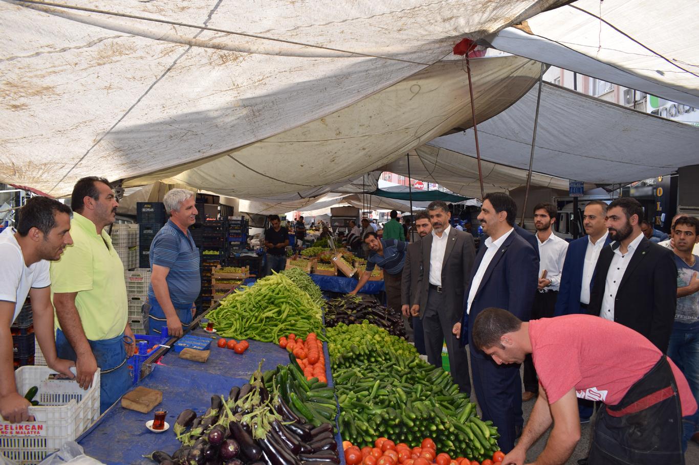 HÜDA PAR'dan Malatya'da semt pazarı esnafına ziyaret
